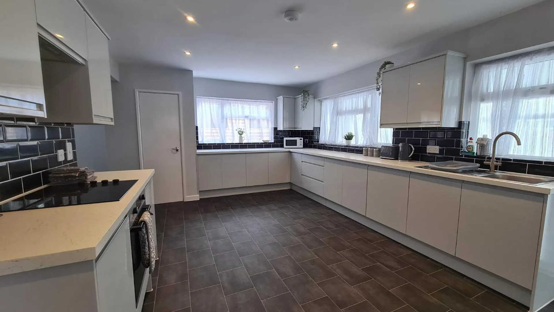 Meadow View - Large Commercial Accommodation Chilworth  United Kingdom