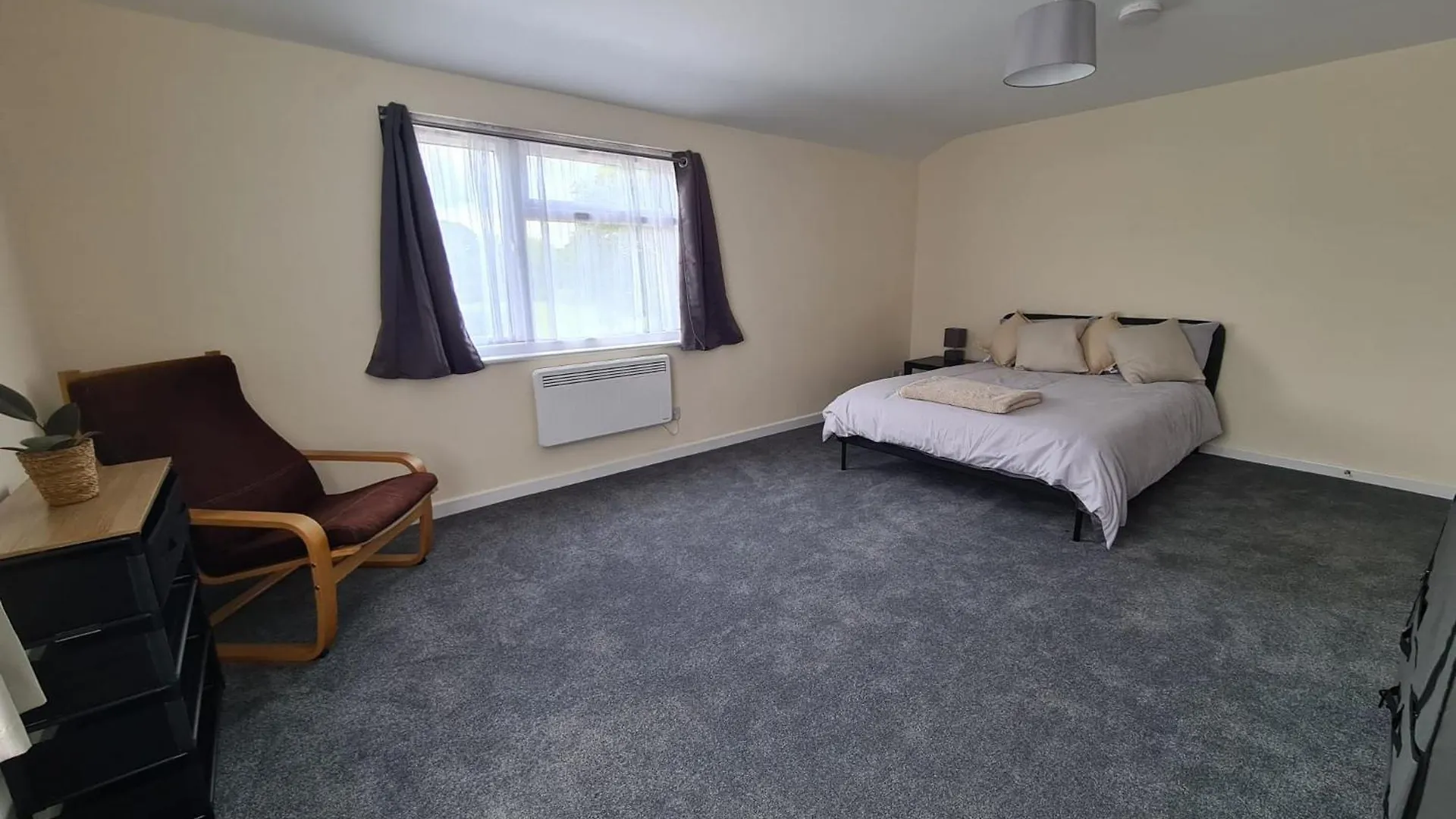 Villa Meadow View - Large Commercial Accommodation Chilworth  United Kingdom
