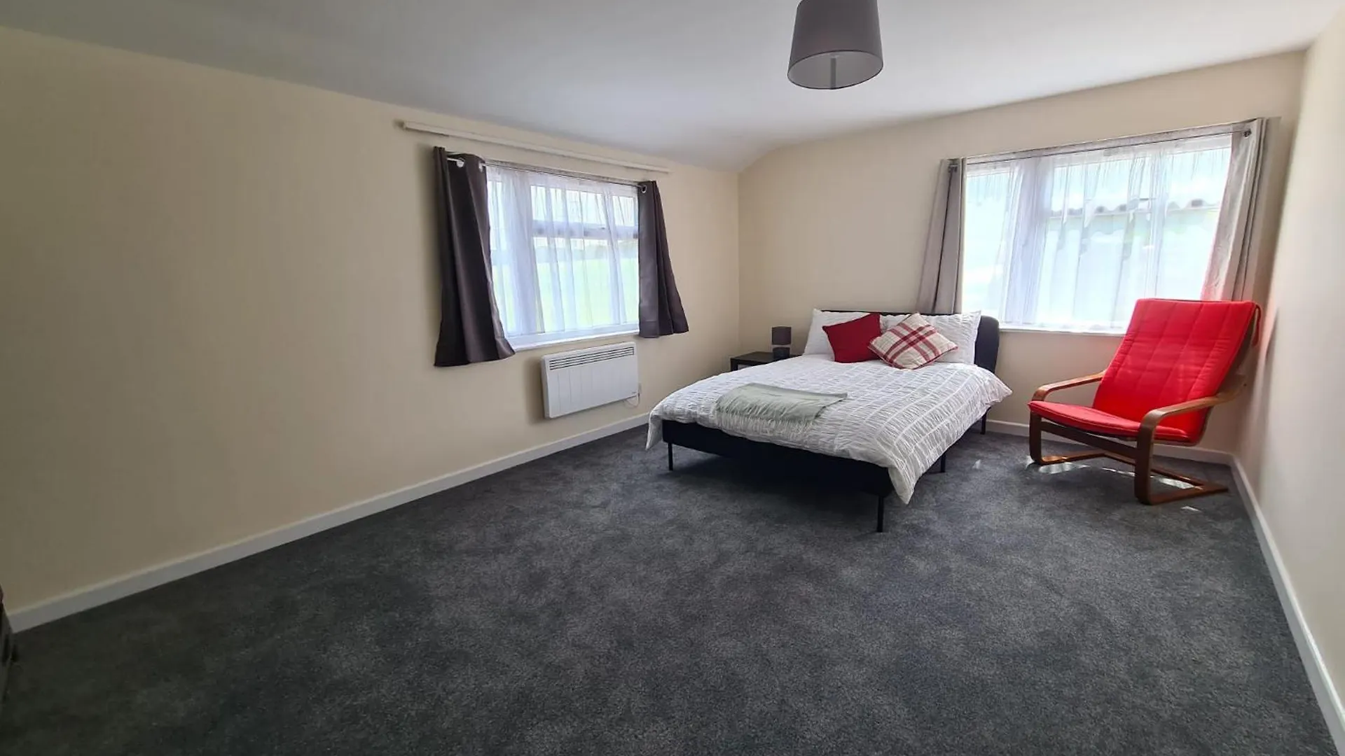 Meadow View - Large Commercial Accommodation Chilworth  0*, Chilworth (Hampshire)